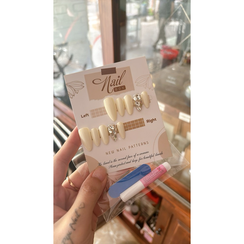 nailbox trắng sữa mix đá