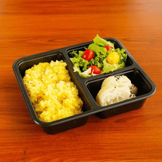 50 cái hộp nhựa đáy đen 3 ngăn dùng để đựng cơm văn phòng dùng 1 lần