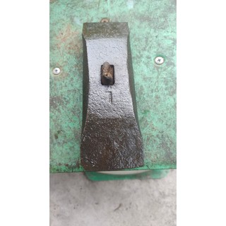 Búa chặt hàng Nhật bãi