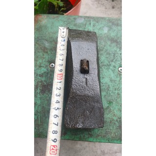 Búa chặt hàng Nhật bãi