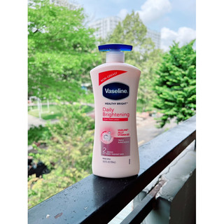 Sữa dưỡng thể Vaselin 725ml chất kem trắng