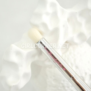 Cọ nhấn hốc và đuôi mắt IT Smudge Cosmetics By Ulta Brush