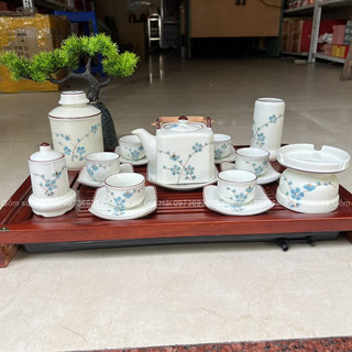 Ấm chén Bát Tràng vẽ hoa đào xanh kẻ chỉ dáng vuông nhã nhặn lịch sự