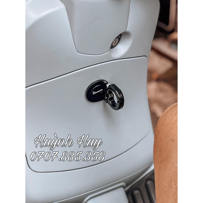 Móc treo đồ cho xe Vespa