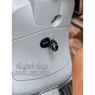 Móc treo đồ cho xe Vespa