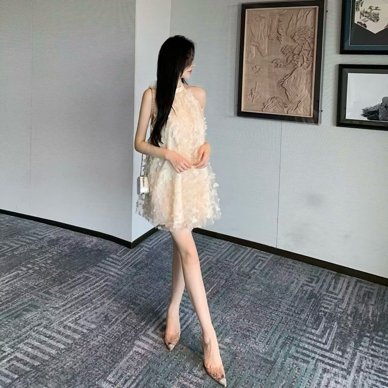 Váy hoạ tiết bướm cổ yếm có nơ sau | BigBuy360 - bigbuy360.vn