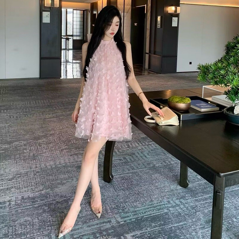 Váy hoạ tiết bướm cổ yếm có nơ sau | BigBuy360 - bigbuy360.vn