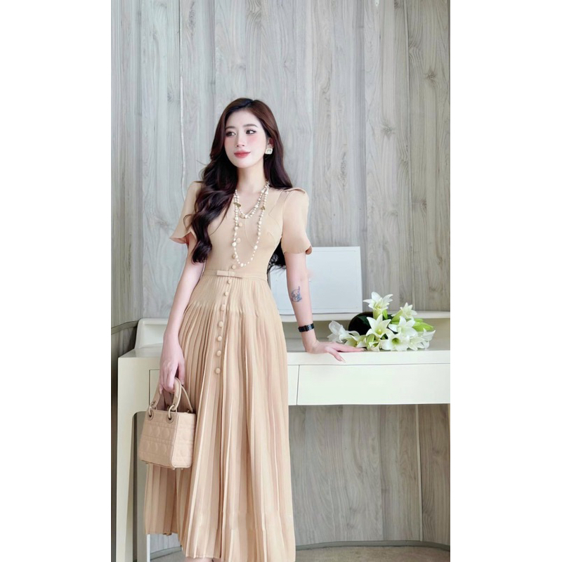 Váy cúc bọc xếp ly
