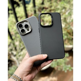 Ốp lưng chính hãng Likgus Carbon Fiber Case chống sốc hỗ trợ sạc không dây cho iPhone 15 Pro max/14 Pro max/ 13 Pro max