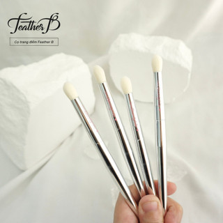 Cọ nhấn đuôi tạo hốc mắt Feather B IT Cosmetics