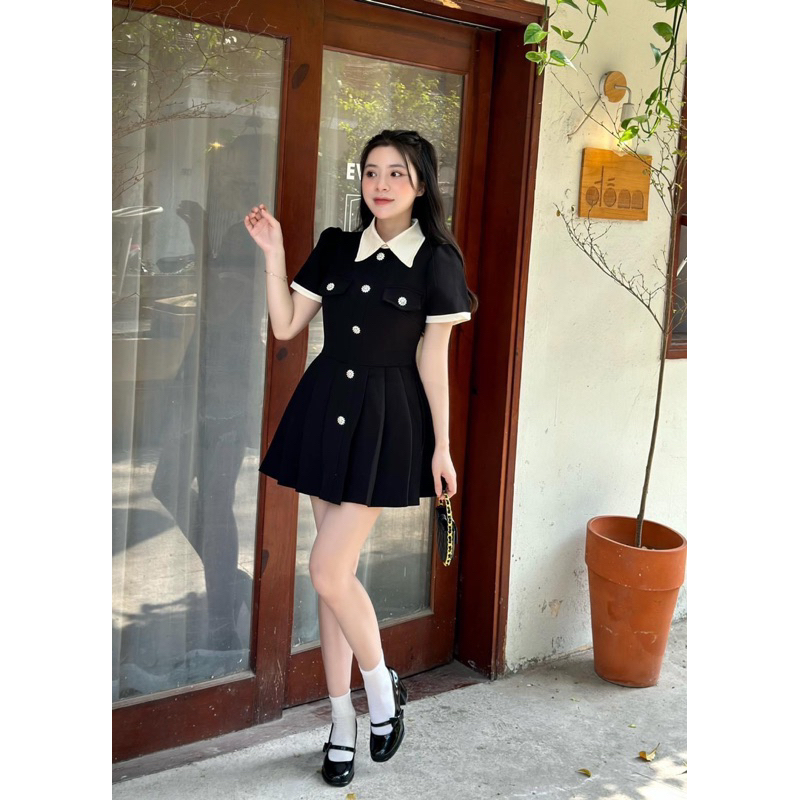 Đầm đen cổ trắng đính đá🎀