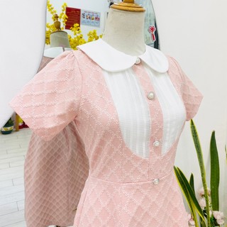 Đầm hồng cổ yếm trắng