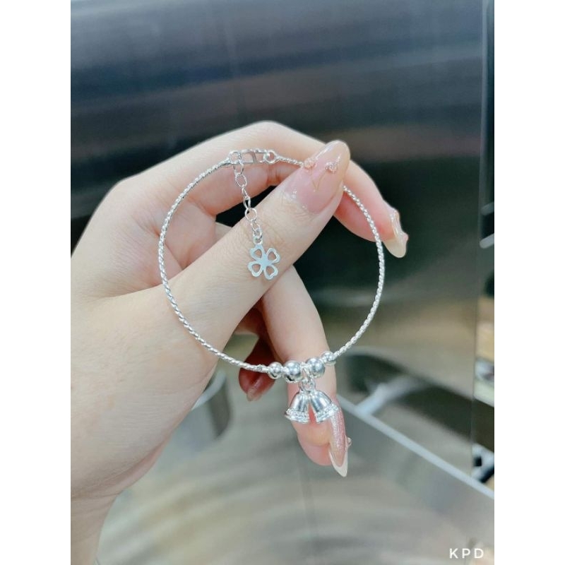 Vòng tay bạc treo charm