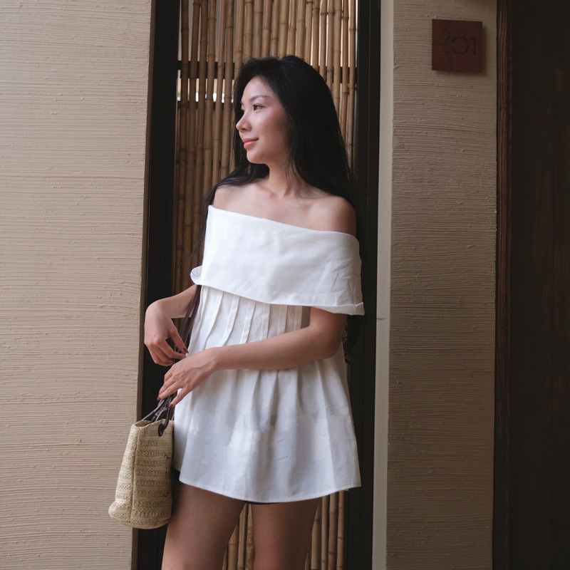 Liu top( áo trễ vai xếp li chất linen)