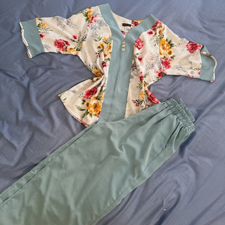 sét lụa phối hoa chất đẹp size L - Xl còn mới chất đẹp