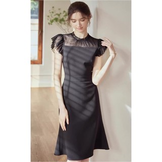Đầm thiết kế tay ngắn cổ tròn màu đen trơn