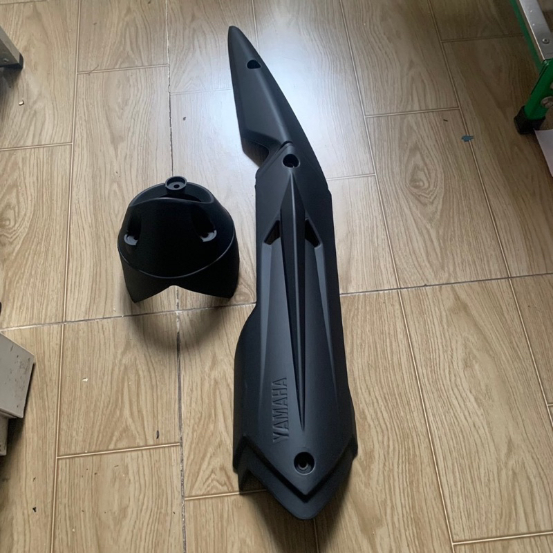 Ốp pô và chụp đích pô xe EXCITER 135 LC V6 chụp đích màu ĐEN