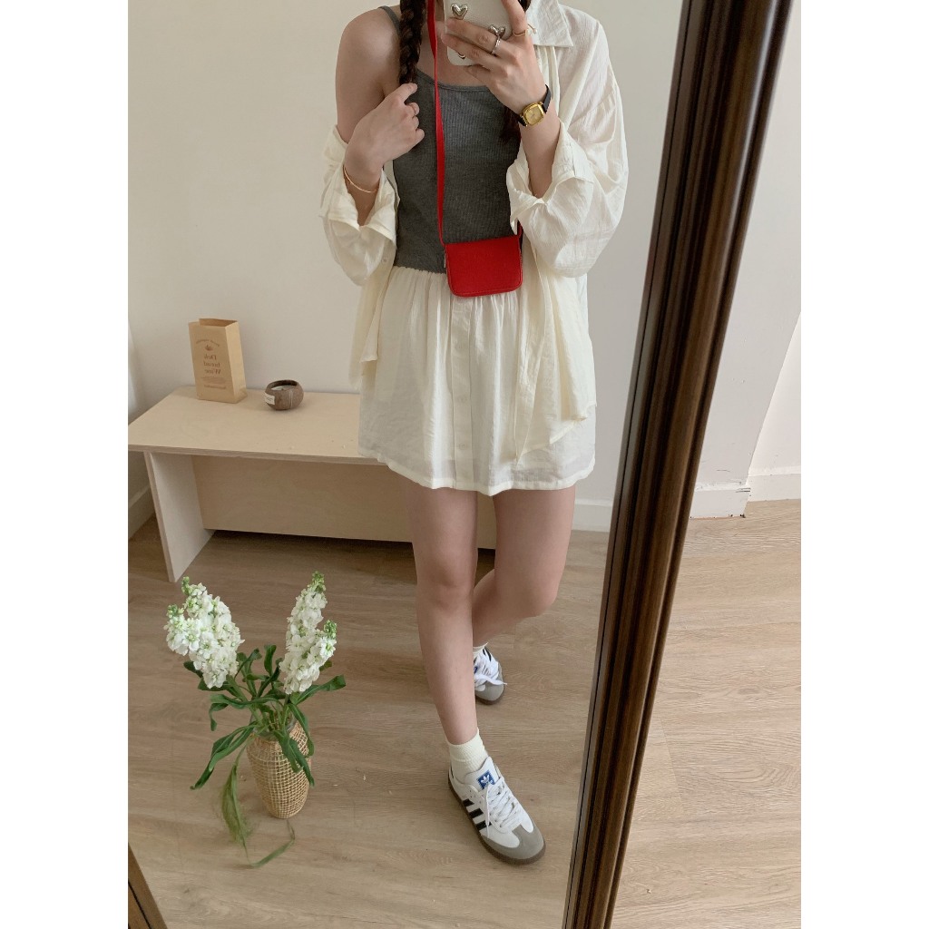 Set gồm Áo sơ mi kèm áo dây và Quần giả váy, thiết kế màu sắc trẻ trung, freesize đến 68kg - 55Kg.Linh