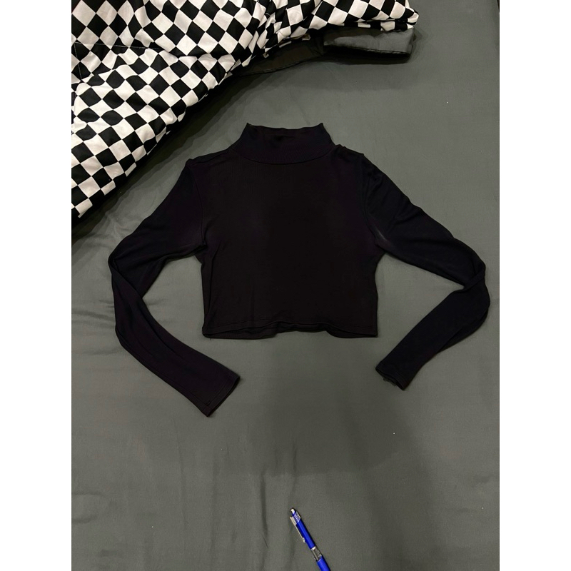 Áo croptop đen tay dài