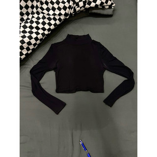 Áo croptop đen tay dài