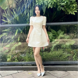 Đầm nữ cổ đính ngọc.