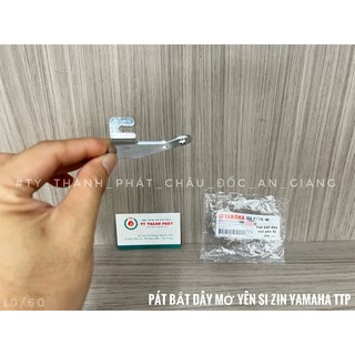 Pát bắt dây mở yên Sirius zin ( 1 Cái ) 3S4F117K0000