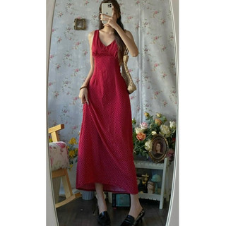 Váy chấm bi đỏ
