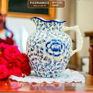 Bình cắm hoa gốm Bát Tràng dáng bình sữa tay cầm, họa tiết vẽ hoa men lam, cao 24cm miệng 14,5cm