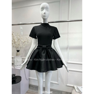 Đầm đen ôm cổ lọ