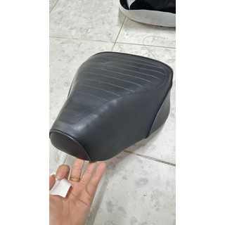 Yên xe CUB 82 theo xe, lắp như zin, hàng loại tốt, ép vân trên mặt