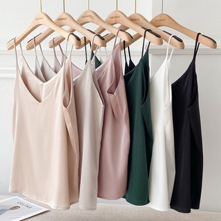 Áo hai dây cổ tim vải satin kết hợp với áo vest Xavia AL01