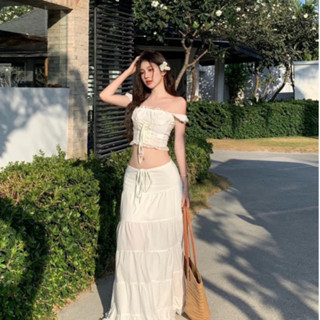 Set đồ đi biển màu trắng,set áo croptop trắng đan dây ngực kèm chân váy trắng rút dây eo 5 tầng xoè cho nàng đi du lịch
