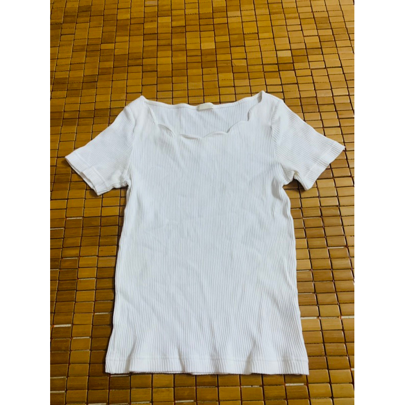 Áo ngắn tay GU size S 2hand