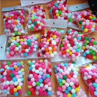 Túi 100 pompom đủ màu 1cm trang trí cây thông noel, làm đồ chơi mầm non cho bé