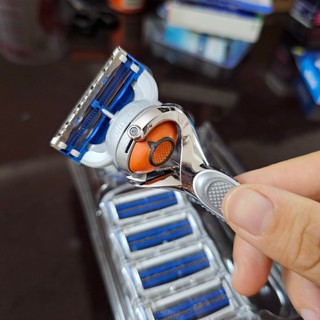 Dao cạo râu Gillette Skinguard (đầu cạo 2+1 tối ưu cho da nhạy cảm)