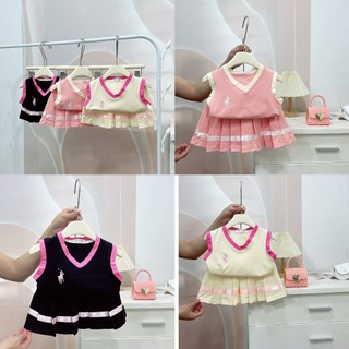 Set áo thêu ngựa cổ V sát nách mix chân váy xếp ly cotton sành điệu cho bé mặc hè