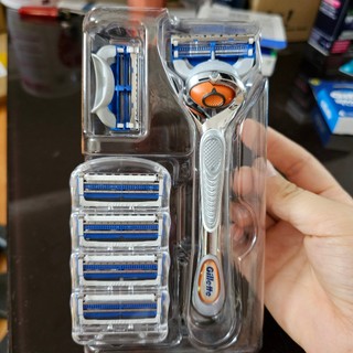 Dao cạo râu Gillette Skinguard (đầu cạo 2+1 tối ưu cho da nhạy cảm)
