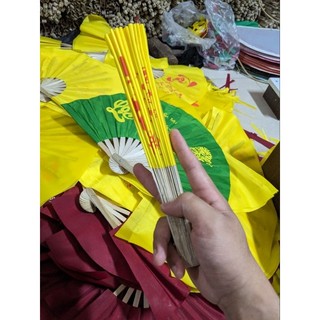 Quạt vải lụa cao cấp màu Vàng