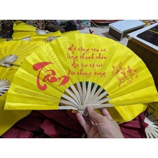 Quạt vải lụa cao cấp màu Vàng