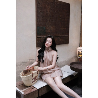 Váy yếm cổ hoa chân bèo