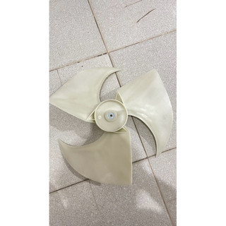 Cánh quạt cục nóng điều hoà 3 cánh trục 8mm xuôi