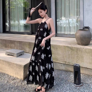 Đầm maxi cổ yếm, váy tiểu thư thêu hoa dáng xòe dài thiết kế đi chơi đi biển du lịch thiết kế nữ tính sang chảnh LEVAN