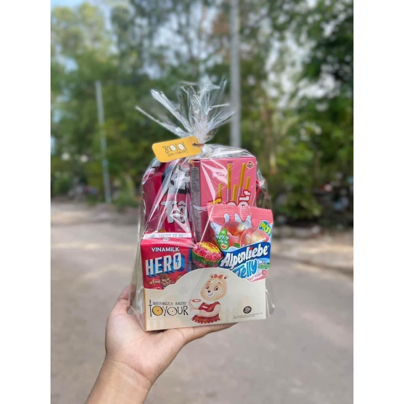 {HOẢ TỐC } Phần quà tặng bánh kẹo cho các bé trong các dịp lễ 1/6, 8/3, 20/10 , tiệc sinh nhật , valentine