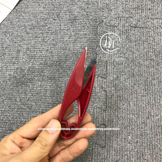 Kéo bấm chỉ nhựa đỏ hiệu PIN dùng trong may vá, sắc bén bền bỉ