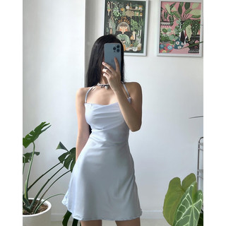 Đầm lụa sexy hở lưng thắt dây