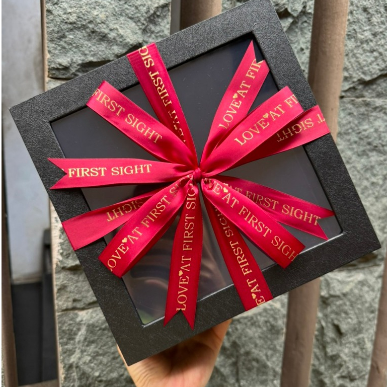 Hộp Nắp Mika 23cm-23cm- cao 9cm Không Hoa, Có Nơ