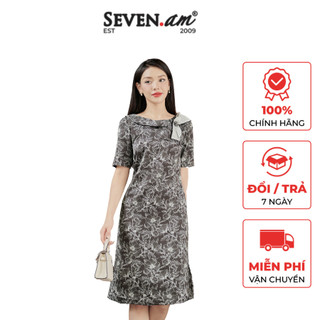 Đầm suông tay lỡ đen cành hoa viền xanh cổ sam lệch có nơ đính đá Seven.AM H623039K