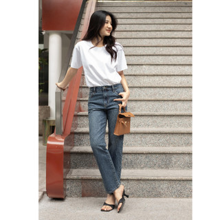  Bộ Đôi Outfits Năng Động Quần Ống Đứng High Rise Straight Jeans Và Áo Thun Trắng, Tặng Túi Tote
