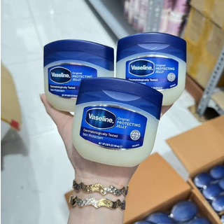 Sáp dưỡng môi Vaseline - dưỡng mềm mịn chống nứt nẻ môi