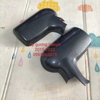 Ốp gương chiếu hậu Ford Transit có tai 2015-2022 vân carbon